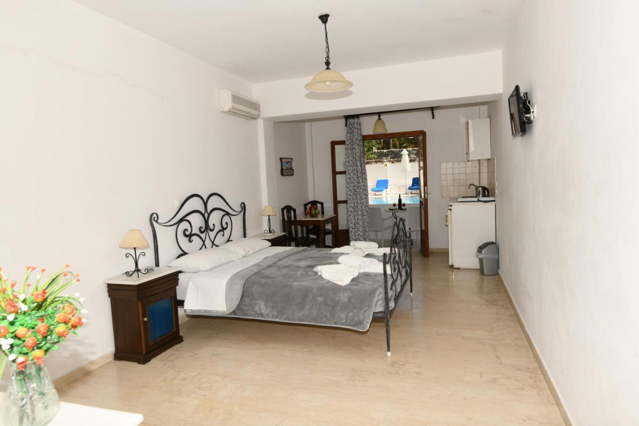 Sunflower Aparthotel Kamári エクステリア 写真