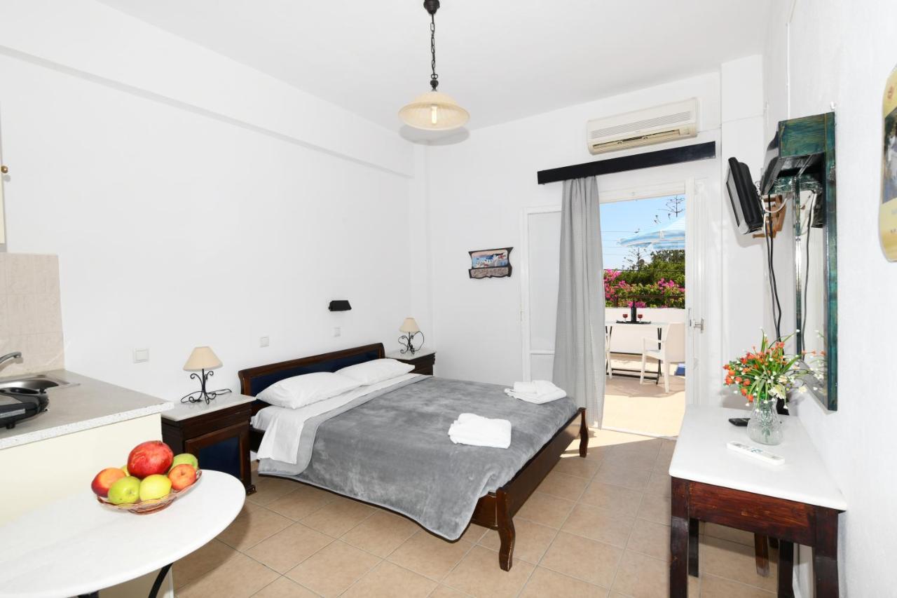 Sunflower Aparthotel Kamári エクステリア 写真