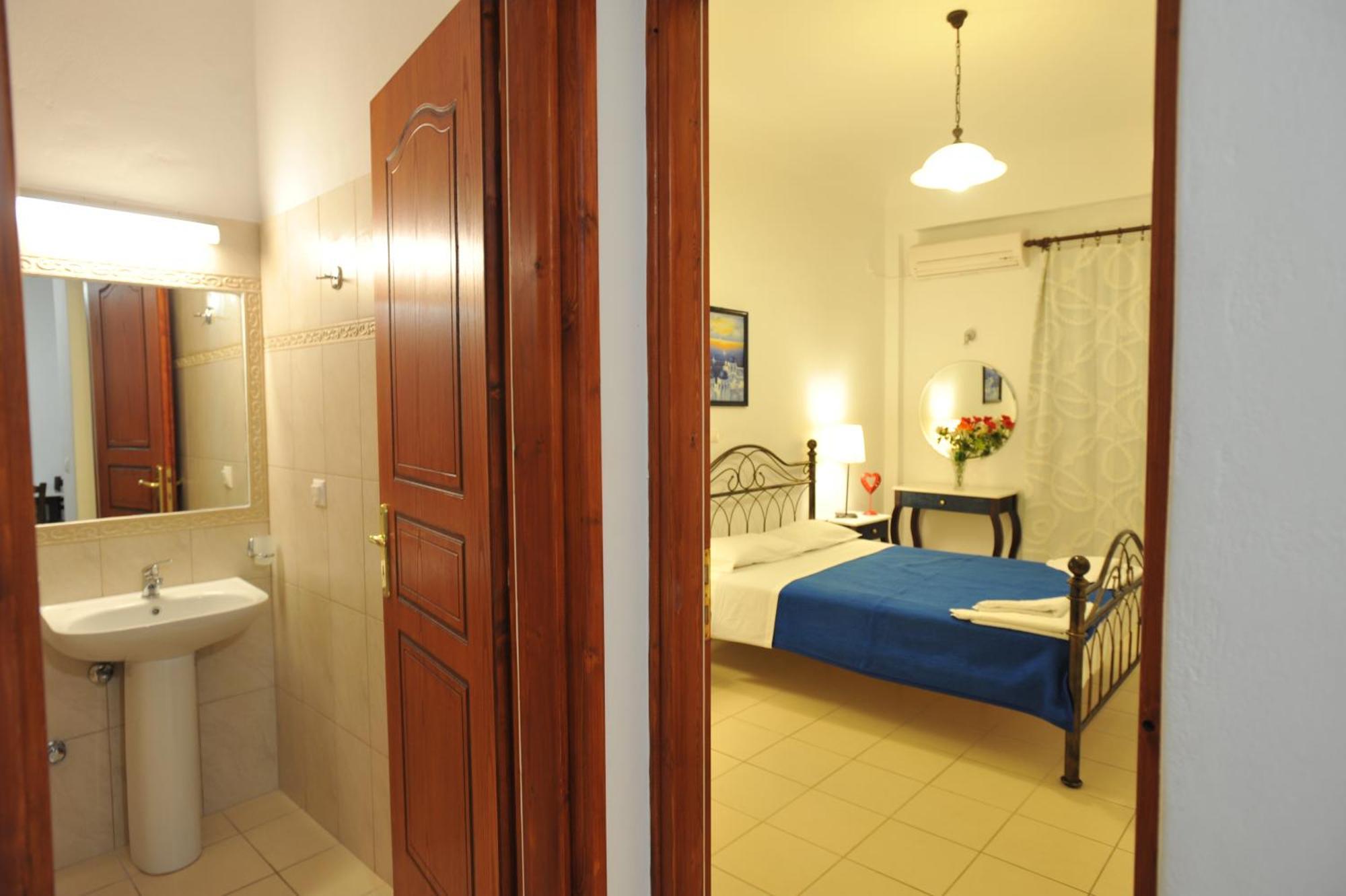 Sunflower Aparthotel Kamári エクステリア 写真