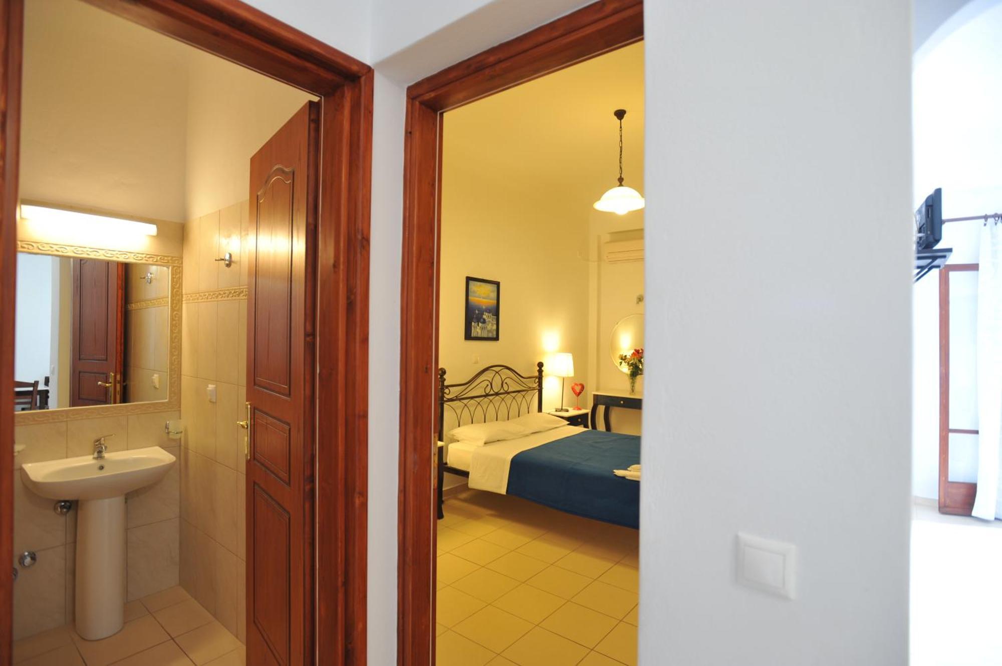 Sunflower Aparthotel Kamári エクステリア 写真